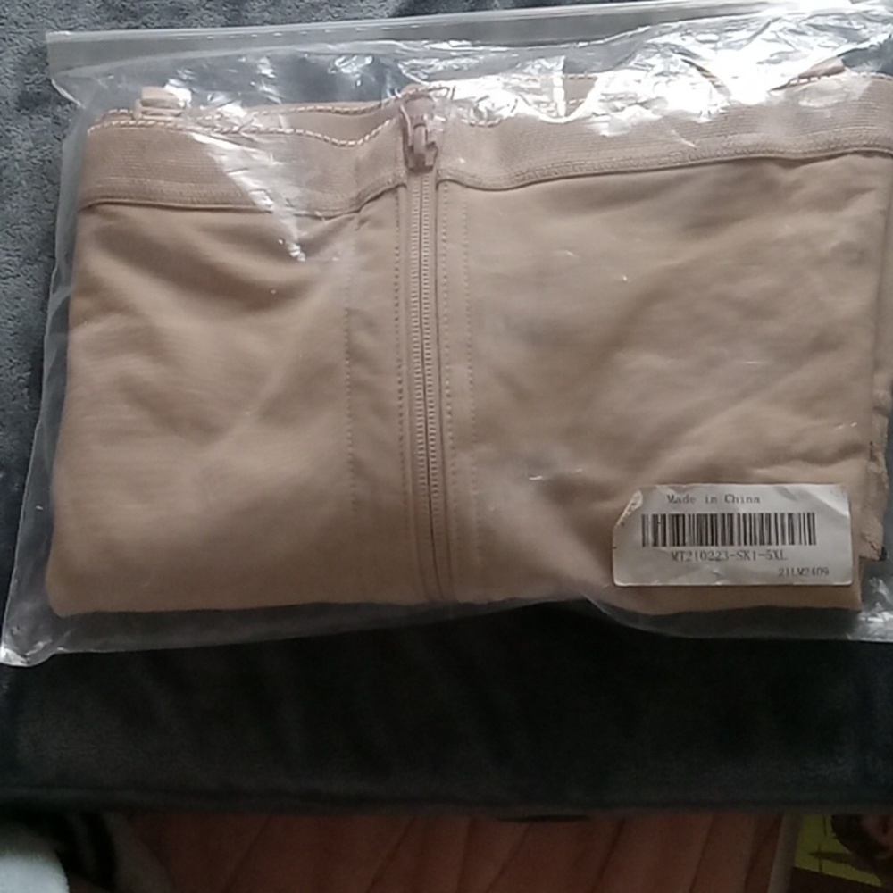 SHAPELLX sz 5x high waist zippered from shape wear with legs.